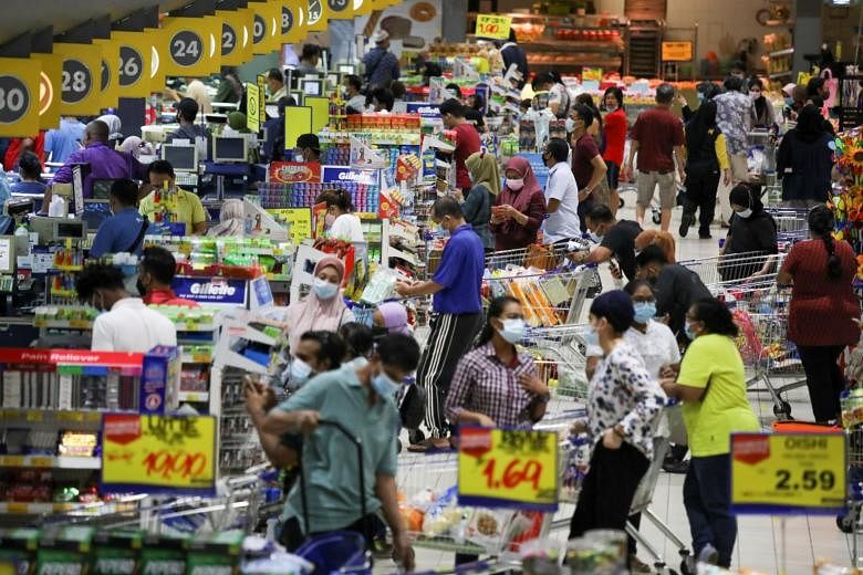 Larangan minuman keras baru di Kuala Lumpur memicu perdebatan tentang ras dan agama